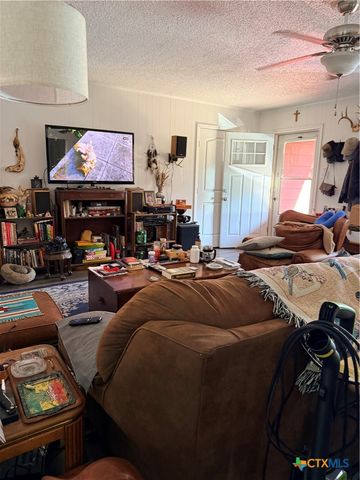 1114 Reyes Street, San Marcos, TX 78666