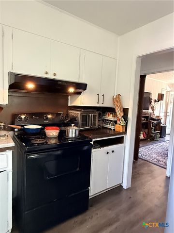 1114 Reyes Street, San Marcos, TX 78666