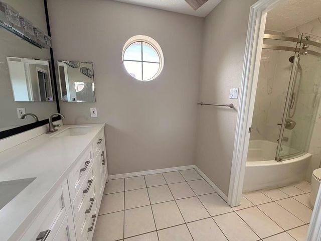 2220 Bering Dr Drive 12, Houston, TX 77057