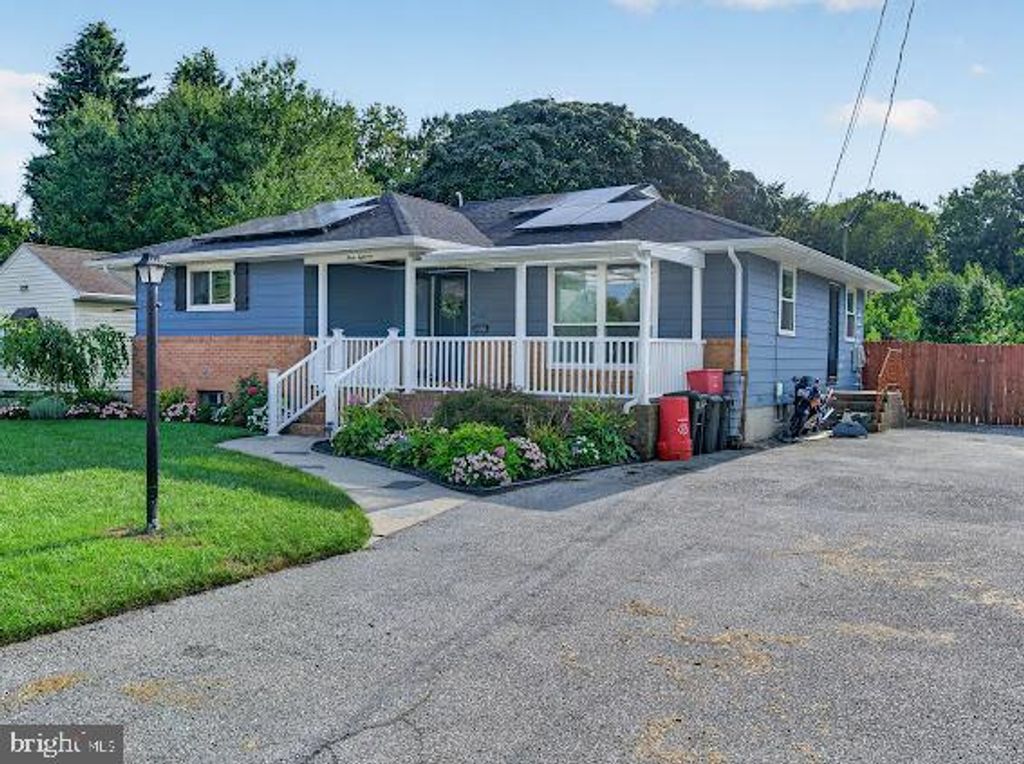 318 S JOHNSON ST, CARNEYS POINT, NJ 08069 — photo 2