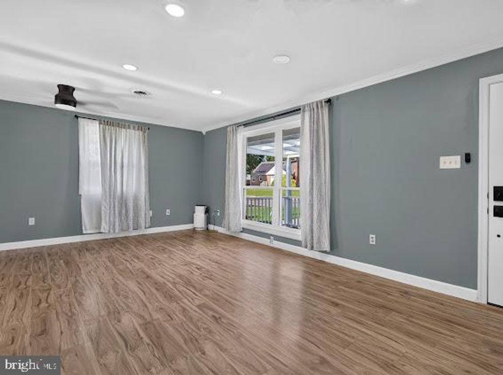 318 S JOHNSON ST, CARNEYS POINT, NJ 08069 — photo 4