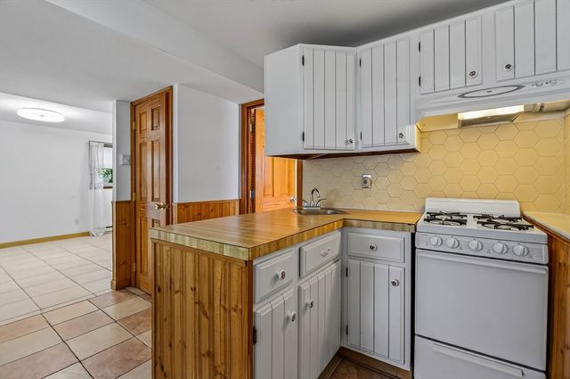 21 Cardosi Court, Pawtucket, RI 02861