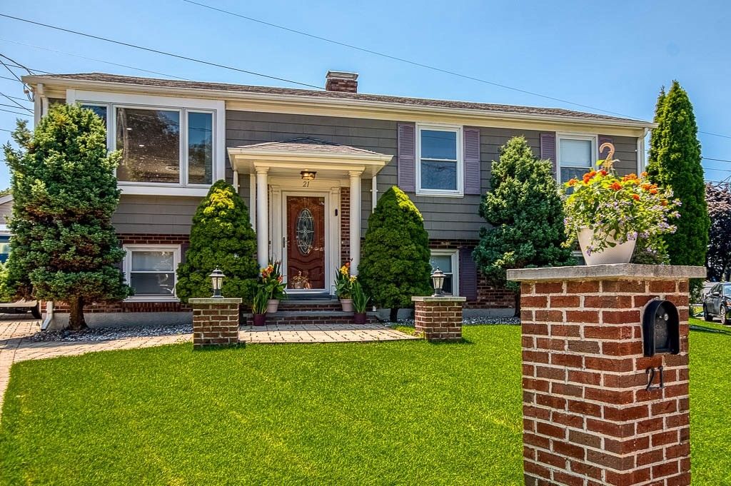 21 Cardosi Court, Pawtucket, RI 02861