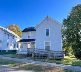 944 Grant Avenue NW, New Philadelphia, OH 44663