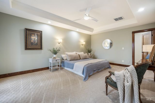 253 E Wexford Ln, Eagle, ID 83616