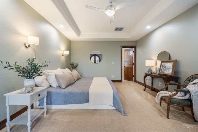 253 E Wexford Ln, Eagle, ID 83616