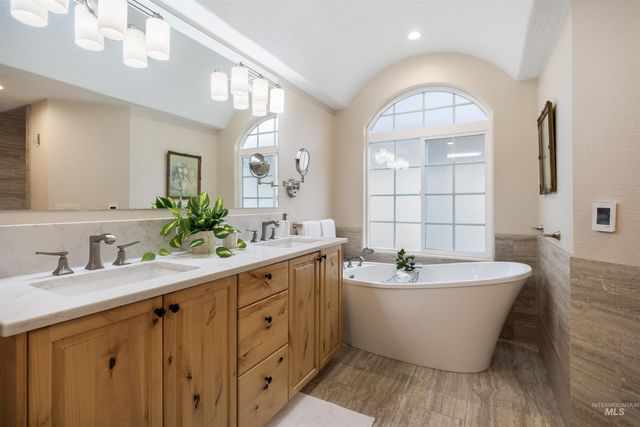 253 E Wexford Ln, Eagle, ID 83616