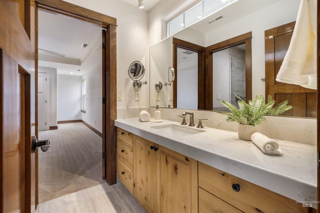 253 E Wexford Ln, Eagle, ID 83616