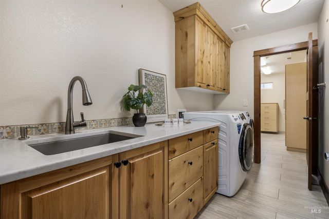 253 E Wexford Ln, Eagle, ID 83616