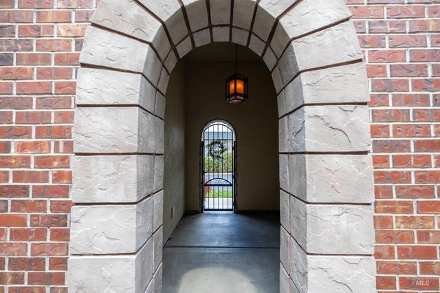 253 E Wexford Ln, Eagle, ID 83616