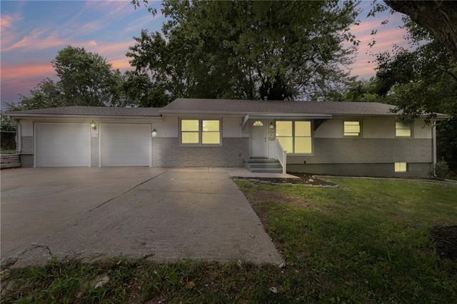 2700 Englewood Terrace, Independence, MO 64052