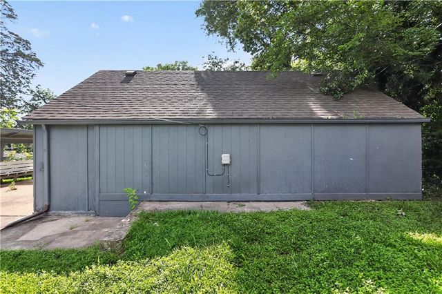8155 Holmes Road, Kansas City, MO 64131