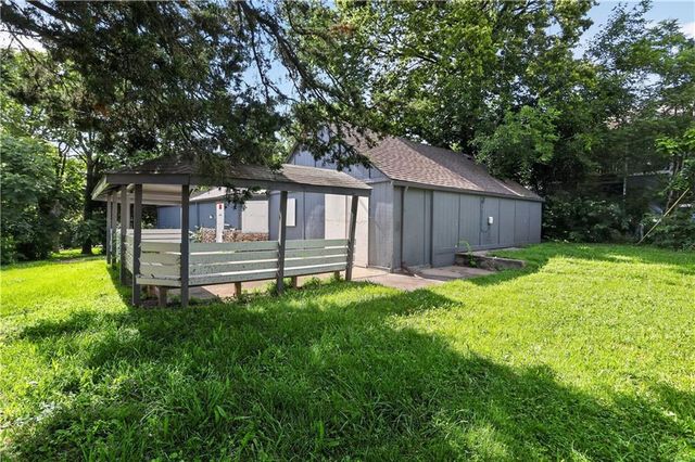 8155 Holmes Road, Kansas City, MO 64131