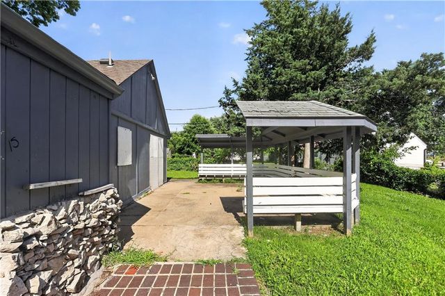 8155 Holmes Road, Kansas City, MO 64131