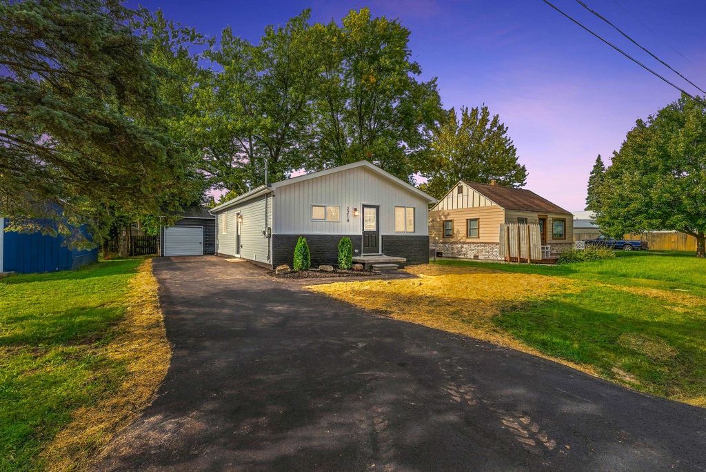2214 Kosta Street, Burton, MI 48529