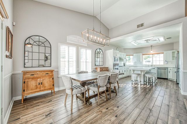 290 W Loyola Avenue, Clovis, CA 93619