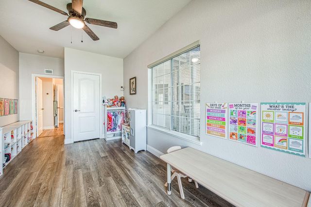 290 W Loyola Avenue, Clovis, CA 93619