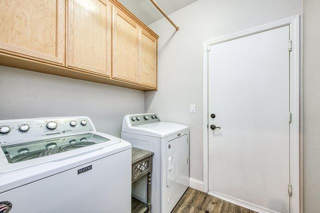 290 W Loyola Avenue, Clovis, CA 93619