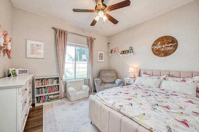 290 W Loyola Avenue, Clovis, CA 93619