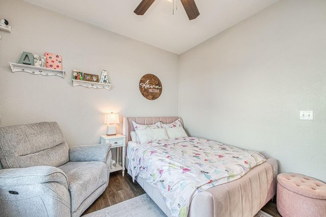 290 W Loyola Avenue, Clovis, CA 93619