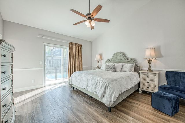 290 W Loyola Avenue, Clovis, CA 93619