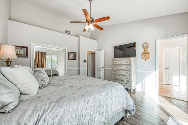 290 W Loyola Avenue, Clovis, CA 93619