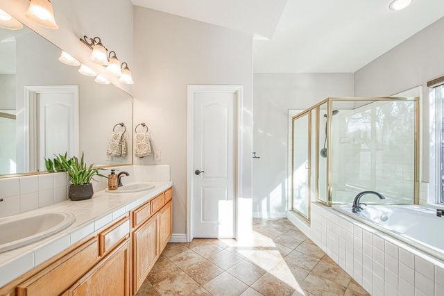 290 W Loyola Avenue, Clovis, CA 93619