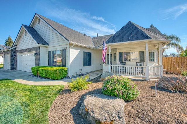 290 W Loyola Avenue, Clovis, CA 93619