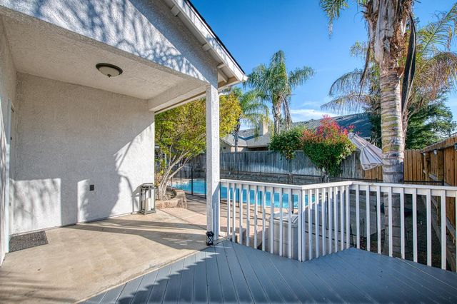 290 W Loyola Avenue, Clovis, CA 93619