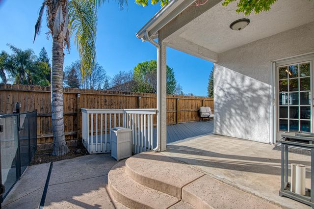 290 W Loyola Avenue, Clovis, CA 93619