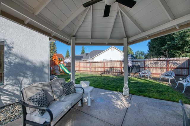 290 W Loyola Avenue, Clovis, CA 93619