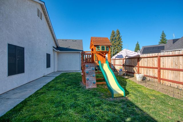 290 W Loyola Avenue, Clovis, CA 93619