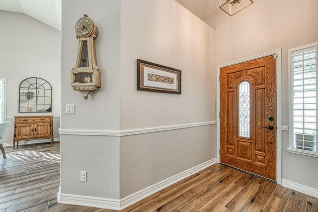 290 W Loyola Avenue, Clovis, CA 93619