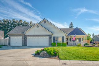 290 W Loyola Avenue, Clovis, CA 93619