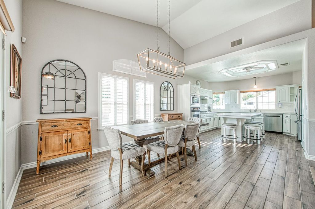 Image 15 of property listing at 290 W Loyola Avenue, Clovis, CA 93619