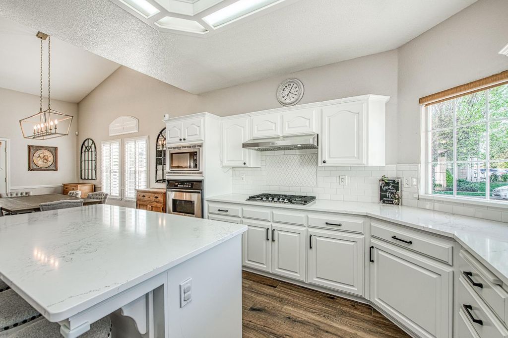 Image 21 of property listing at 290 W Loyola Avenue, Clovis, CA 93619