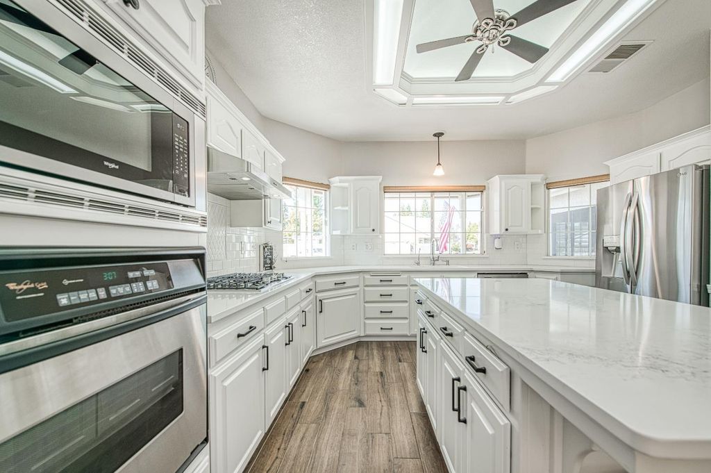 Image 23 of property listing at 290 W Loyola Avenue, Clovis, CA 93619