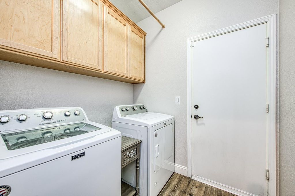 Image 29 of property listing at 290 W Loyola Avenue, Clovis, CA 93619