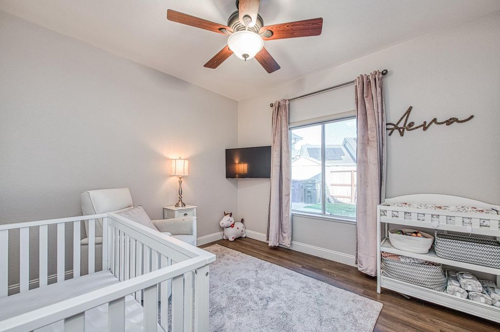 Image 30 of property listing at 290 W Loyola Avenue, Clovis, CA 93619