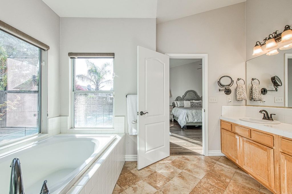 Image 38 of property listing at 290 W Loyola Avenue, Clovis, CA 93619