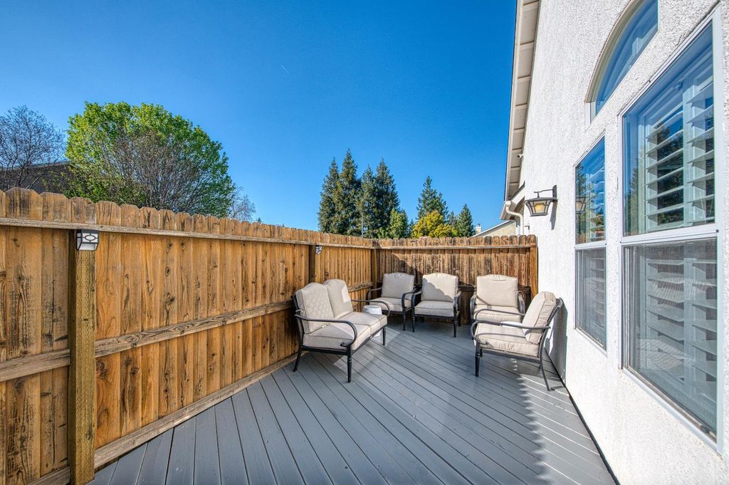 Image 42 of property listing at 290 W Loyola Avenue, Clovis, CA 93619