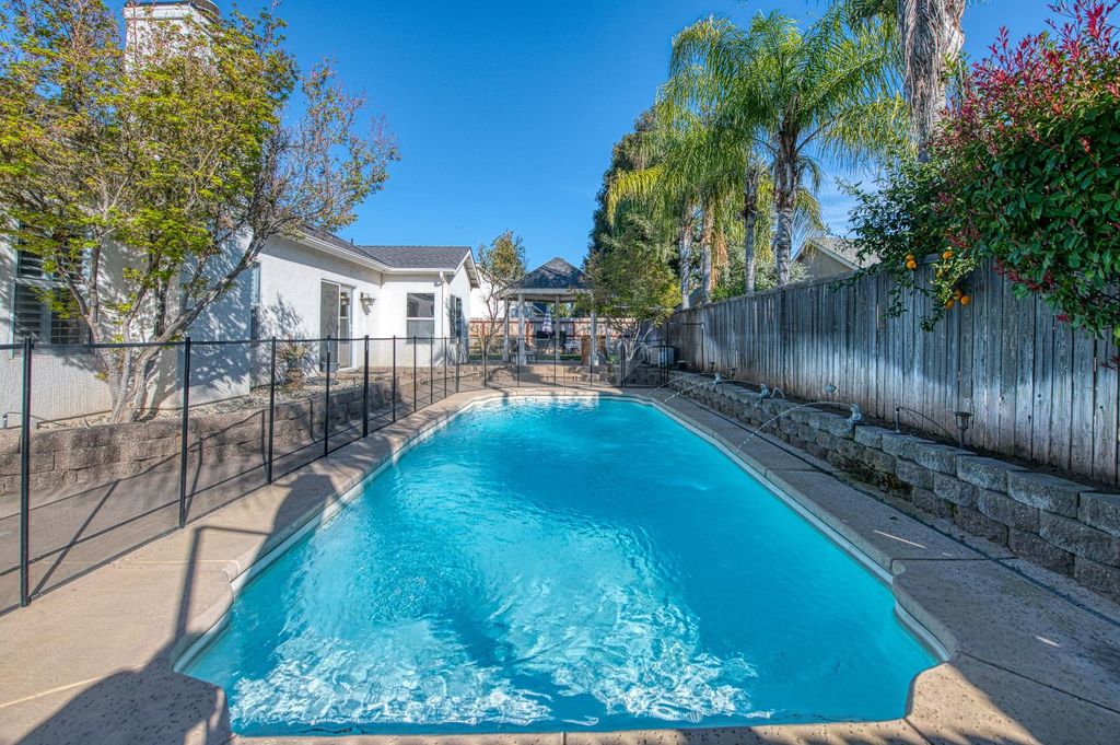 Image 46 of property listing at 290 W Loyola Avenue, Clovis, CA 93619