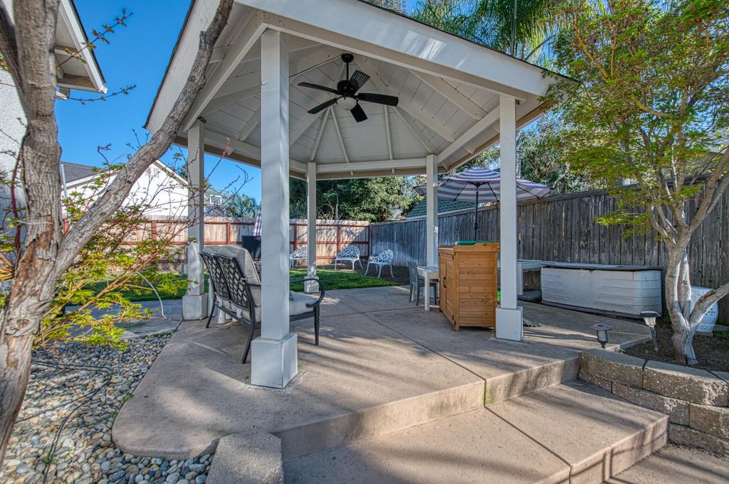 Image 52 of property listing at 290 W Loyola Avenue, Clovis, CA 93619
