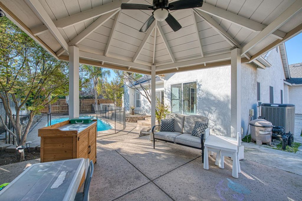 Image 54 of property listing at 290 W Loyola Avenue, Clovis, CA 93619