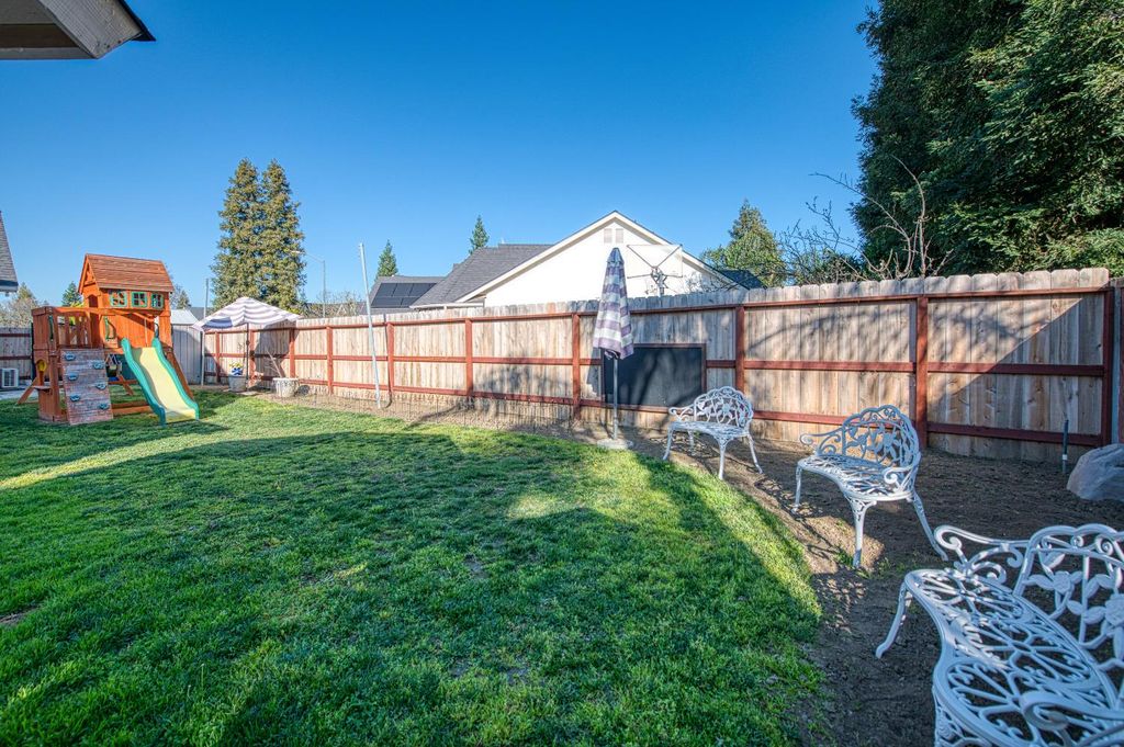 Image 55 of property listing at 290 W Loyola Avenue, Clovis, CA 93619