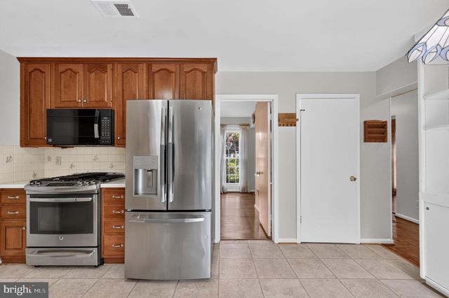 8912 N WESTLAND DR, Gaithersburg, MD 20877