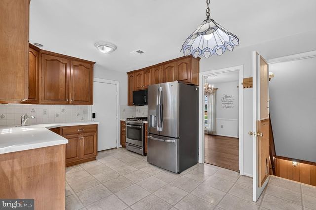 8912 N WESTLAND DR, Gaithersburg, MD 20877