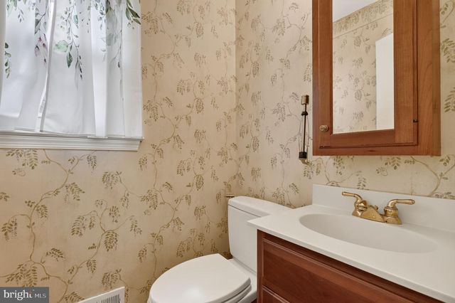 8912 N WESTLAND DR, Gaithersburg, MD 20877