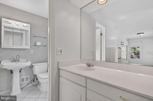 8912 N WESTLAND DR, Gaithersburg, MD 20877