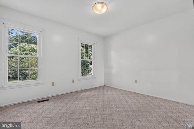 8912 N WESTLAND DR, Gaithersburg, MD 20877